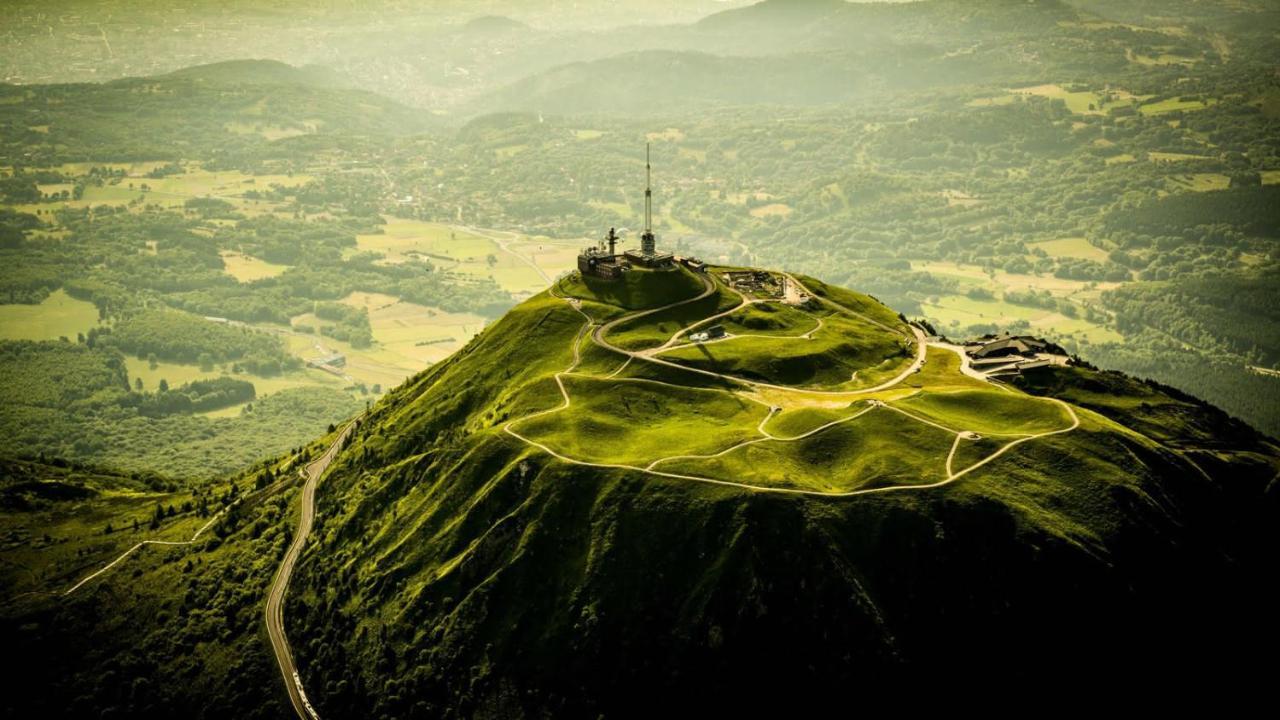 Maison D'Hotes La Nichee Rochefort-Montagne Экстерьер фото